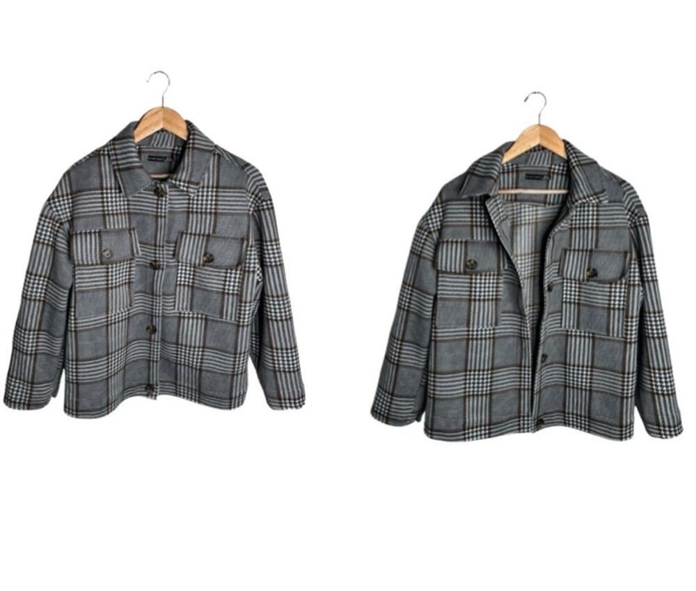 Plaid Flannel Shacket Size Medium Black Pockets White Blue Brown Black Tape